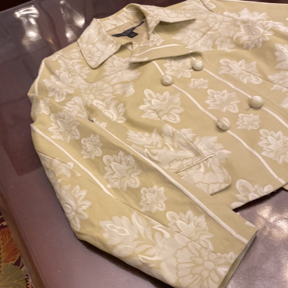 Pale yellow green brocade blazer. Size 14. - Picture 3 of 12